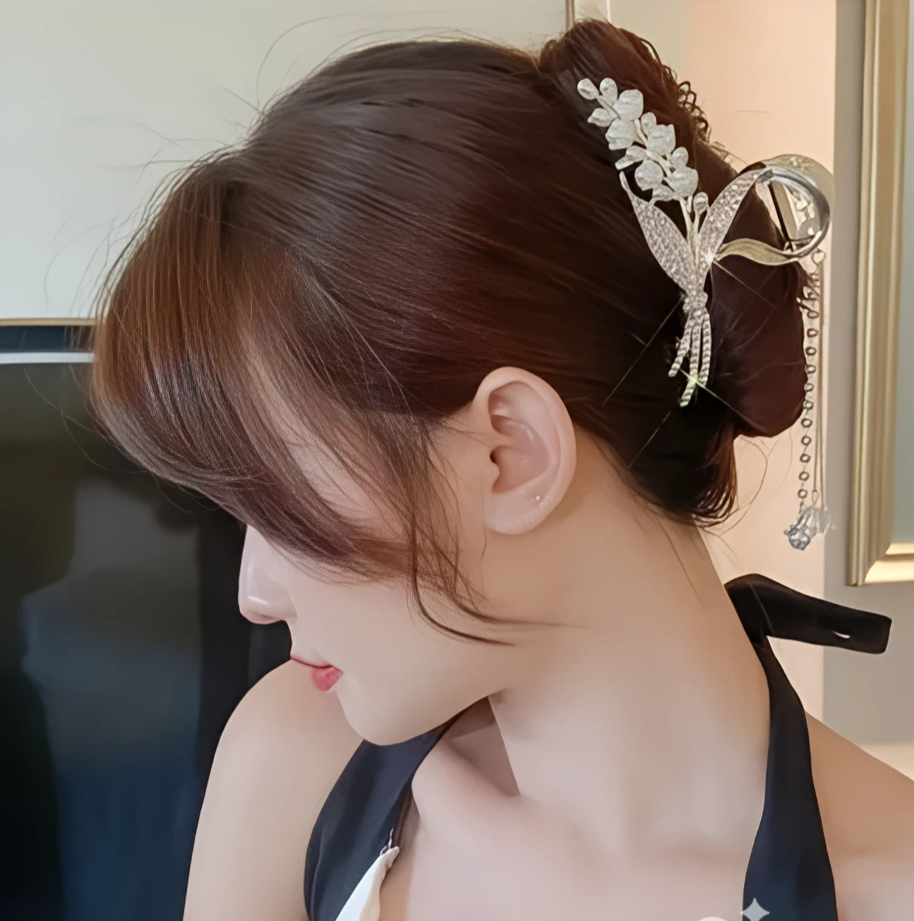 Flower Rhinestone Claw Clip