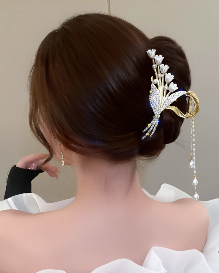 Flower Rhinestone Claw Clip