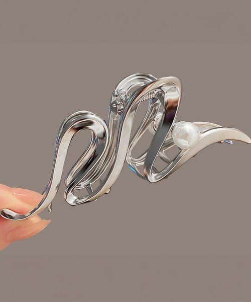 Faux Pearl Claw Clip